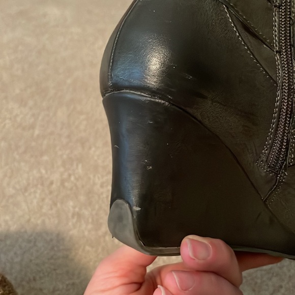 Cute Kenneth Cole Reaction Booties, size 9. - Picture 6 of 11